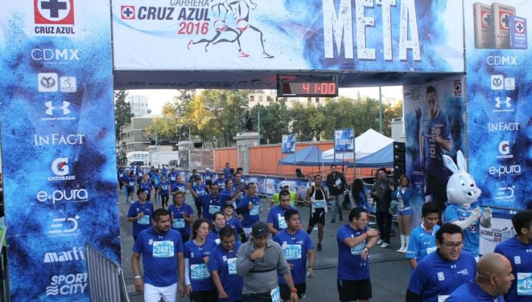 Aficionados celestes asistieron a la carrera Cruz Azul 2016