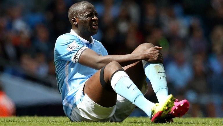 Touré se lamenta en el juego contra Stoke City