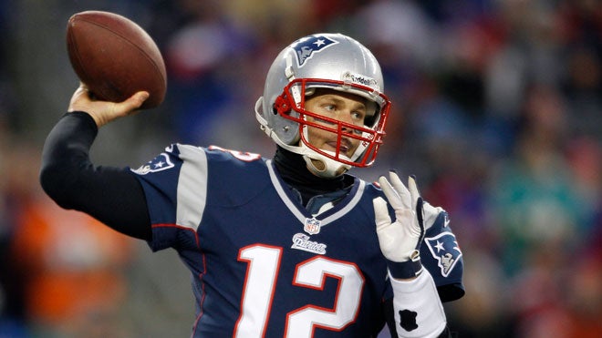 Brady, a punto de lanzar el ovoide