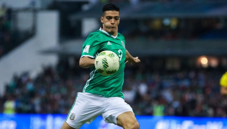 Jiménez, en un partido eliminatorio con el Tri