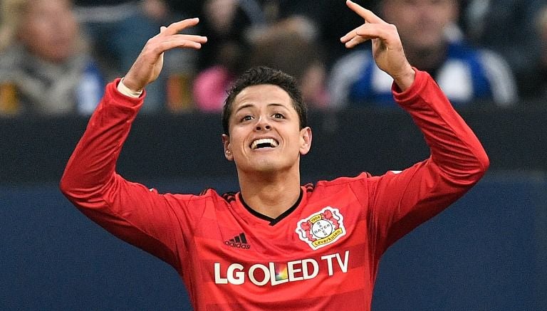 Chicharito festejando una anotación con el Bayer