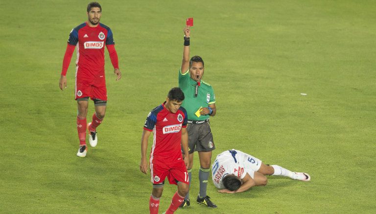 Momento en que Sánchez es expulsado contra Pachuca