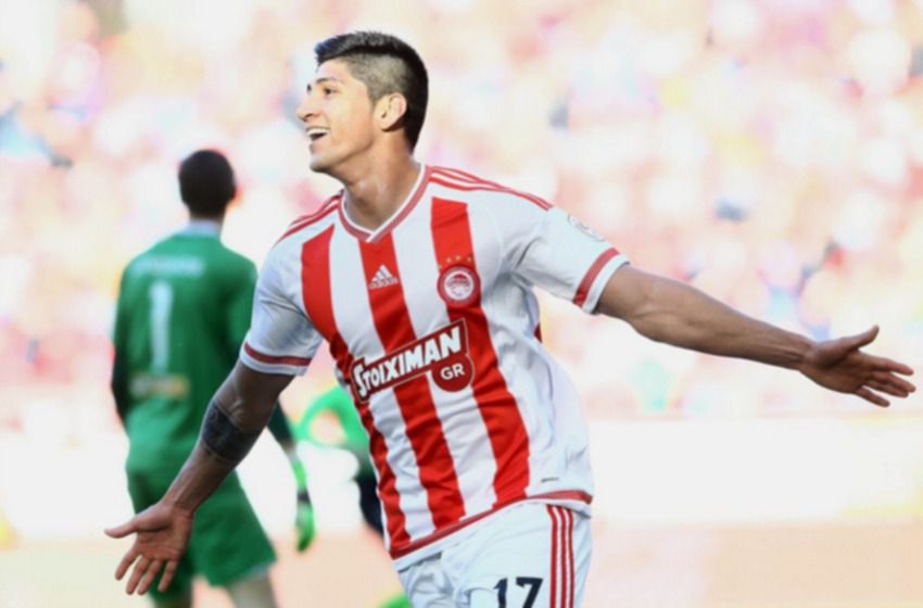 Pulido celebra un gol con Olympiacos