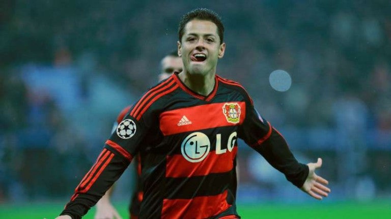 Chicharito festeja con el Leverkusen