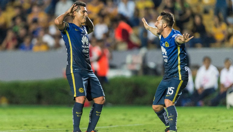 Osvaldo Martínez celebra gol contra Tigres