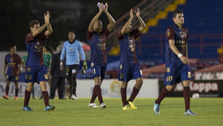 Jugadores de Atlante agradecen a la afición tras un juego