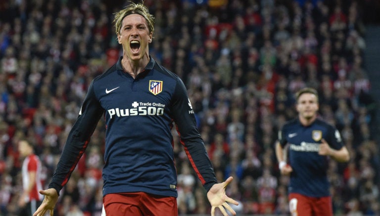 Fernando Torres festeja un gol con Atlético de Madrid