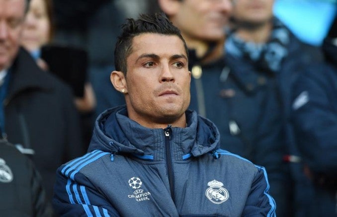 Cristiano Ronaldo observa el juego contra el City