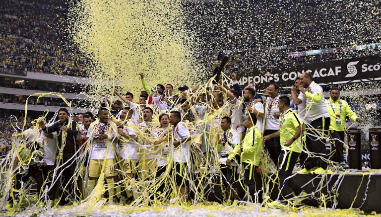 Jugadores del América festejan título de Concachampions