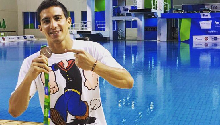 Rommel Pacheco utilizó una playera con dibujos en competencia FINA