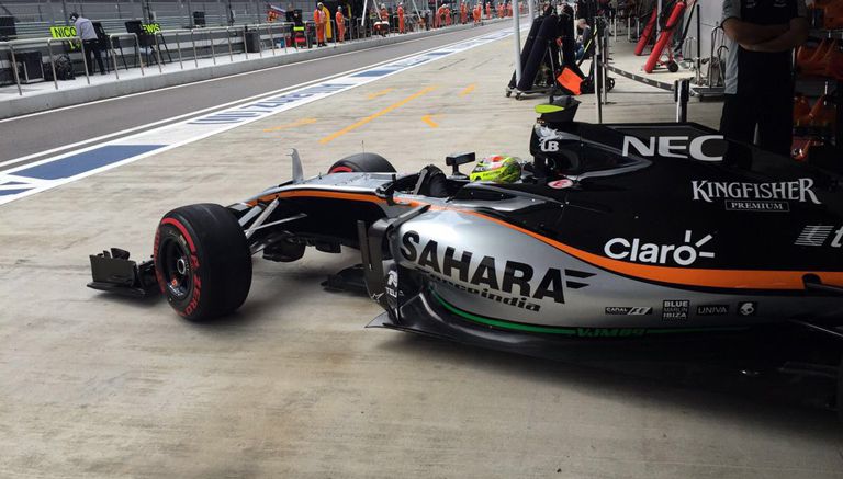 Checo Pérez se dirige a la pista de Sochi