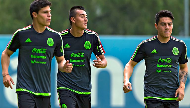 Jugadores del Tri Olímpico en un entrenamiento