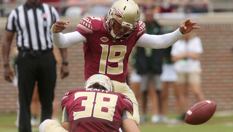 Roberto Aguayo realiza un patada con Florida State