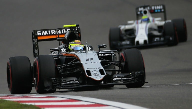 Checo Pérez, durante una carrera