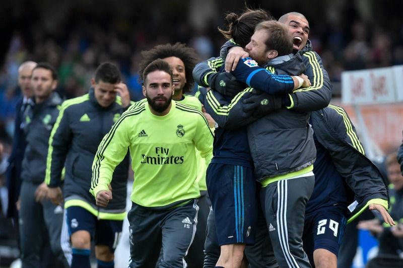 Jugadores del Real Madrid celebra el triunfo frente a los vascos