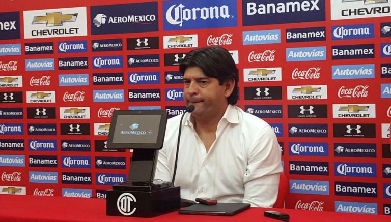 José Saturnino Cardozo, durante conferencia de prensa