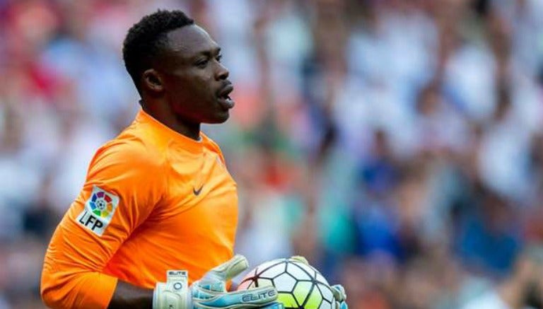 Carlos Kameni en un partido del Málaga