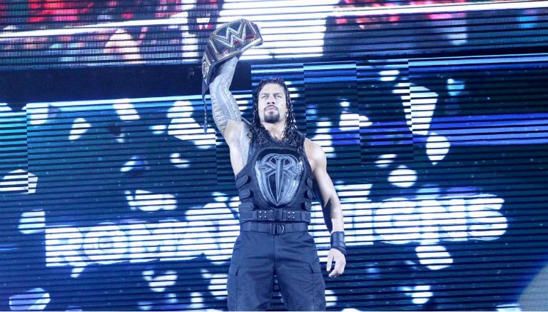 Roman Reigns durante un show de la WWE