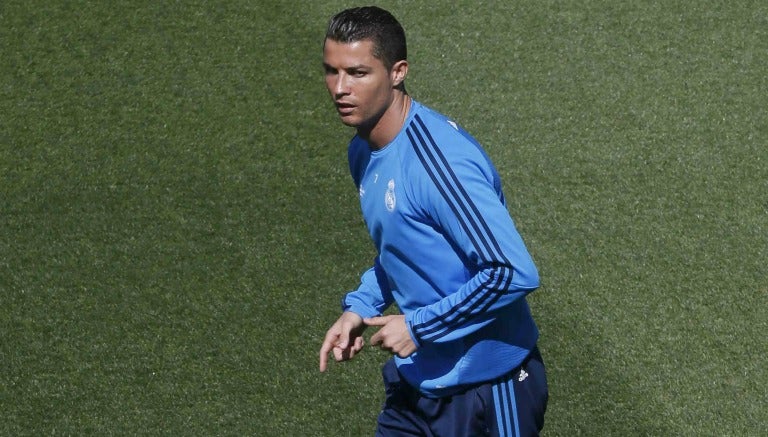 Cristiano Ronaldo entrena con el Real Madrid