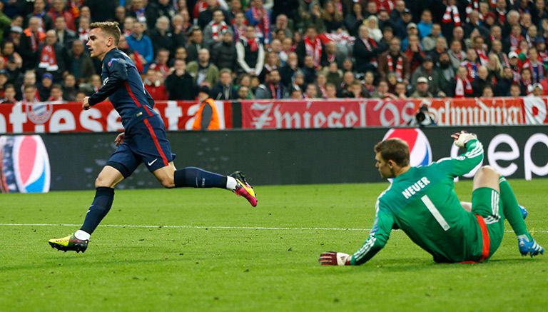 Antoine Griezmann celebra el gol de Atlético en Allianz Arena 