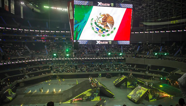 El Palacio de los Deportes se convirtió en una arena indomable