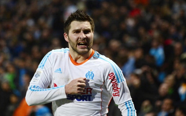 Gignac celebra un gol con Olympique