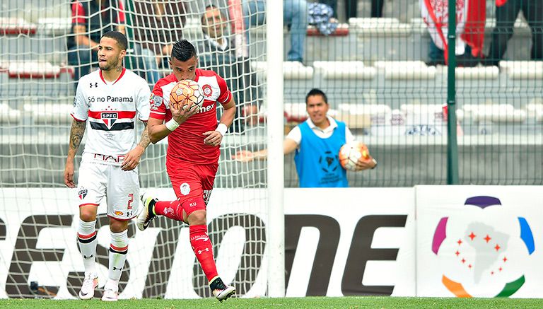 Uribe, en el festejo de gol frente al Sao Paulo