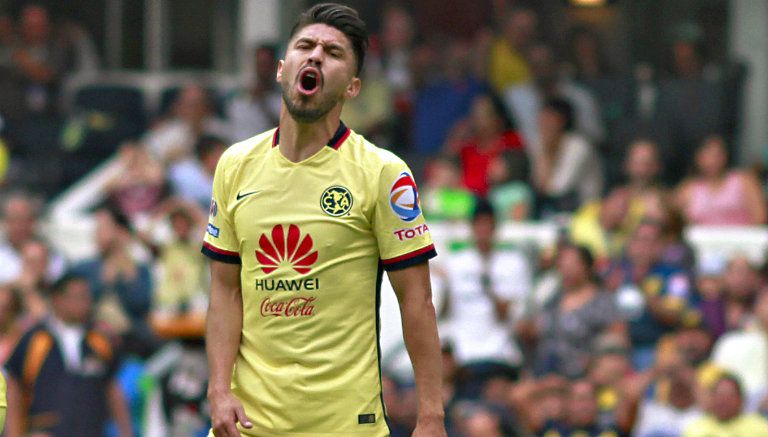 Oribe reclama una acción en el Estadio Azteca