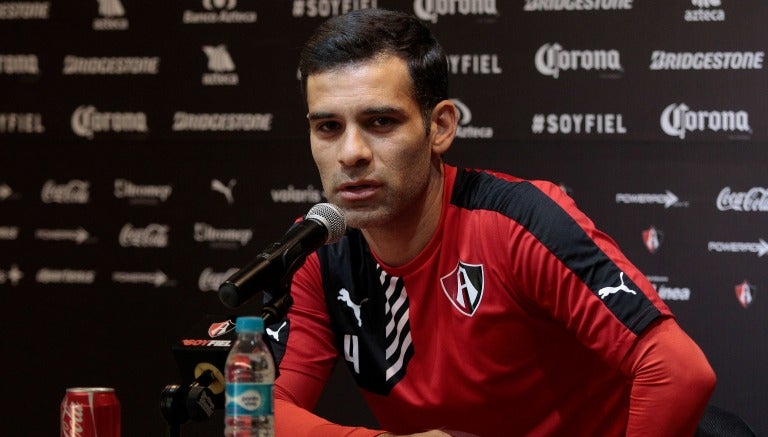 Rafa Márquez en conferencia de prensa del Atlas