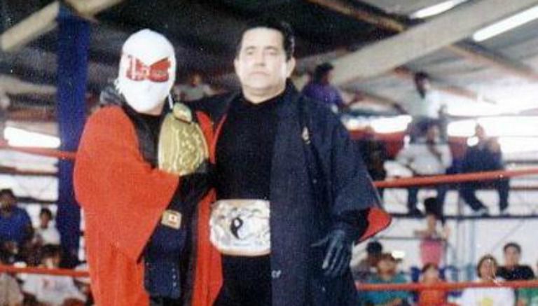 Kato Kung Lee (der) y Kato Jr. (izq) antes de una lucha