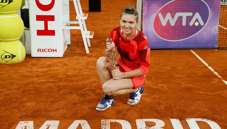 Simona Halep presume el trofeo del Abierto de Madrid