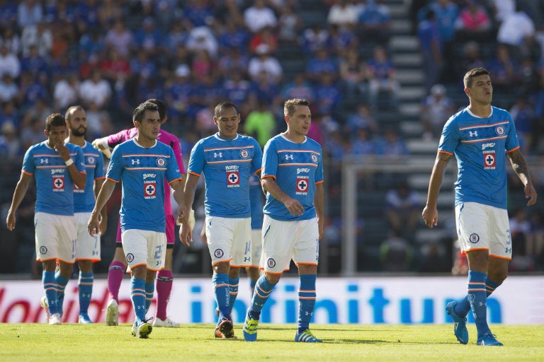 Jugadores de Cruz Azul se van al descanso contra Tigres