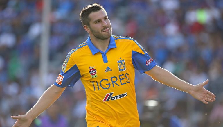 André-Pierre Gignac festeja un gol con Tigres