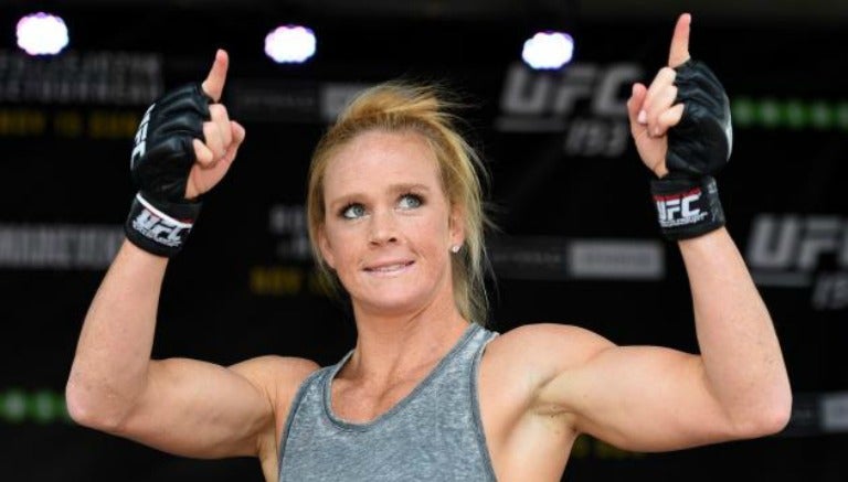 Holly Holm durante una ceremonia de pesaje