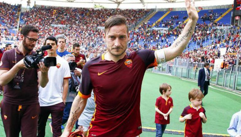 Totti durante el más reciente duelo de la Roma