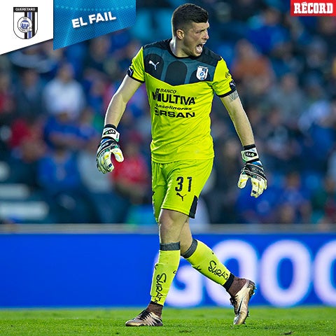 Tiago Volpi en un partido de Gallos