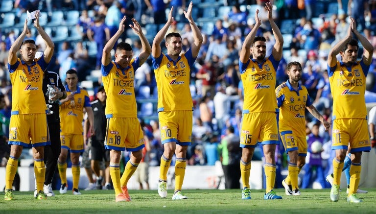 André-Pierre Gignac celebra una anotación con Tigres