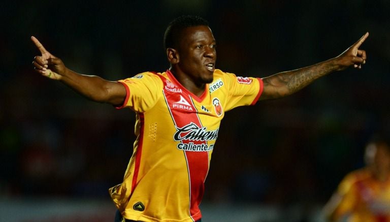 Jefferson Cuero festeja un gol con Monarcas