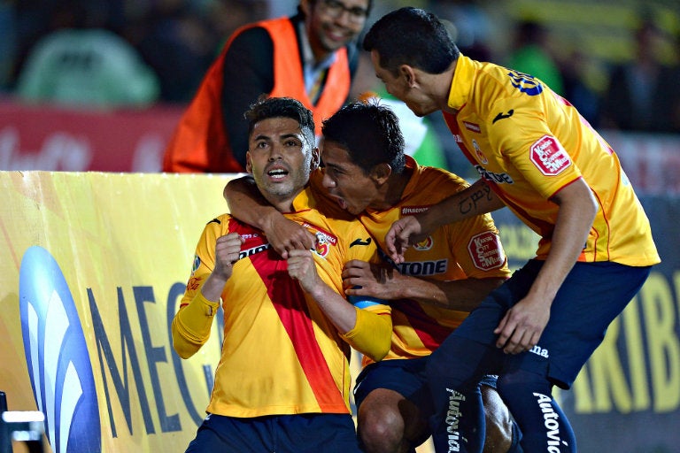 Carlos Morales festeja un gol con Monarcas