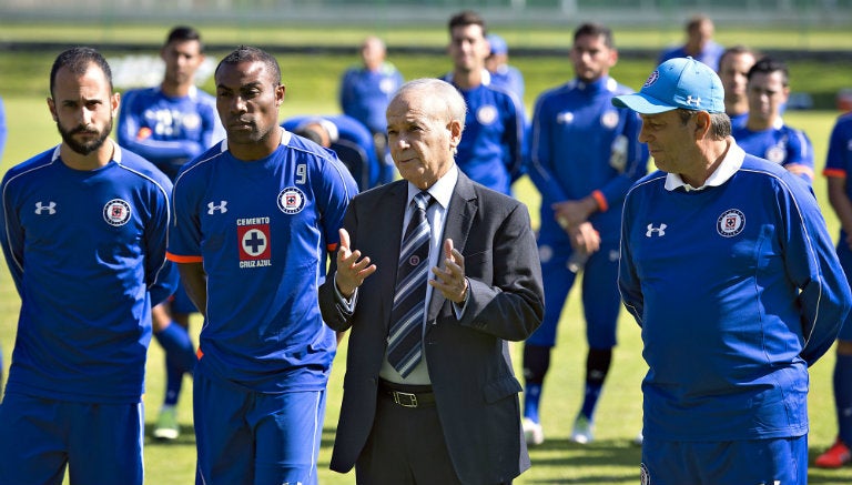 Billy Álvarez durante presentación de refuerzos de Cruz Azul