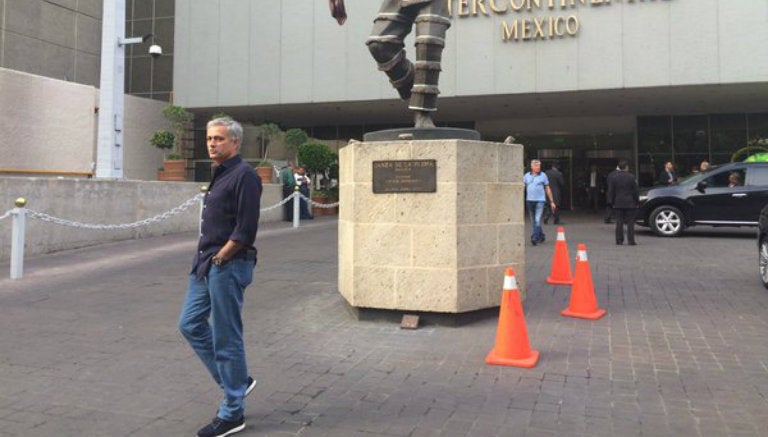 Mourinho observa la Ciudad de México