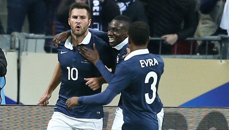 André-Pierre Gignac festeja gol con Francia