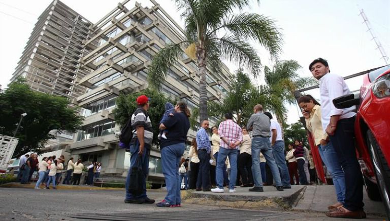 Personas fueron desalojadas en temblor en Guadalajara