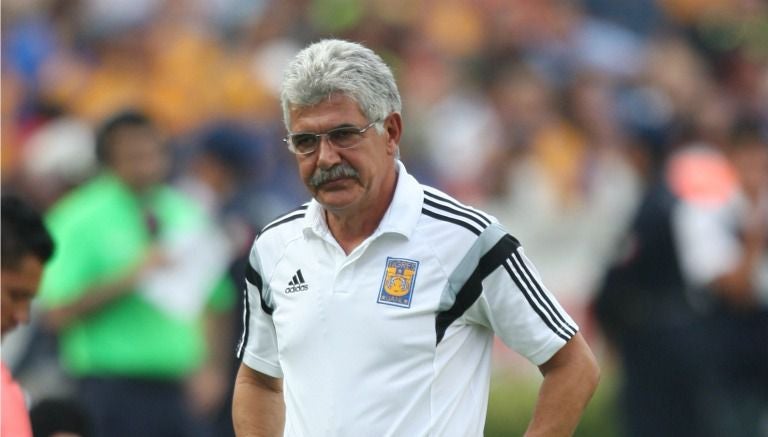 Tuca Ferretti en el partido contra Monterrey