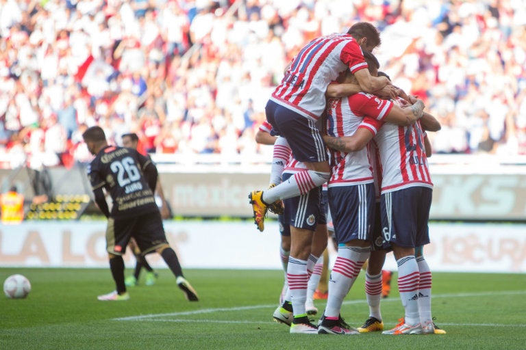 Chivas celebra anotación contra Dorados