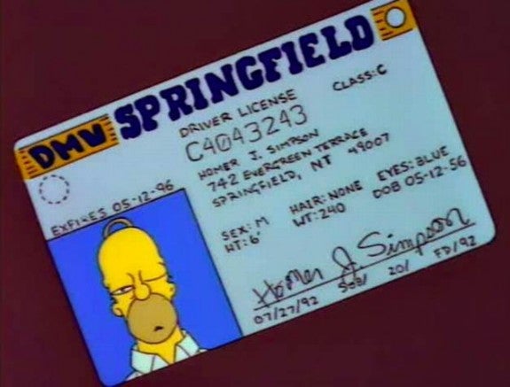 Así luce la identificación de Homero Simpson