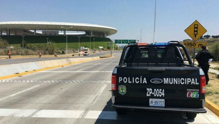 Patrulla a las afueras del Estadio Chivas