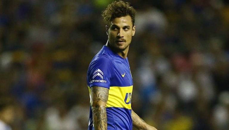 Osvaldo en partido con Boca Juniors