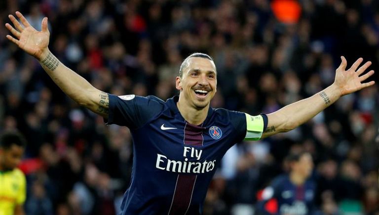 Zlatan festeja su último gol con el PSG