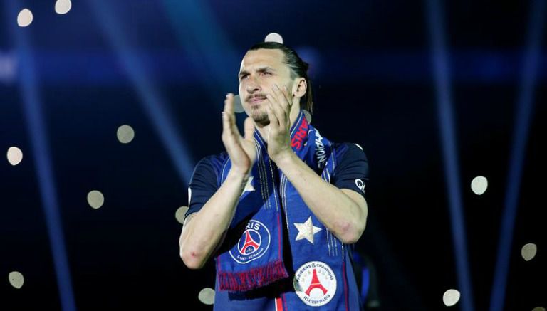 Zlatan antes de la premiación de campeón